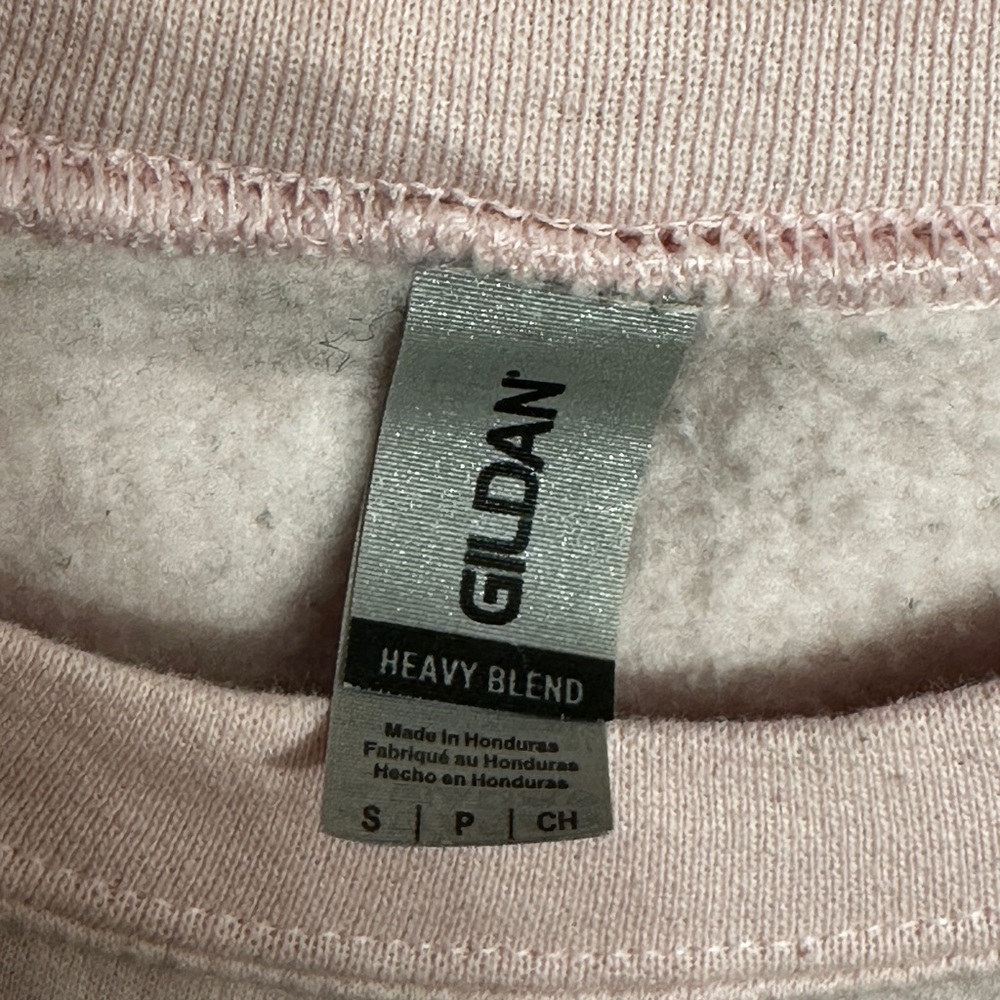 Gildan - romance novels graphic crewneck - S - Picture 4 of 7